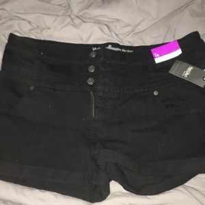 Black high rise stretchy shorts